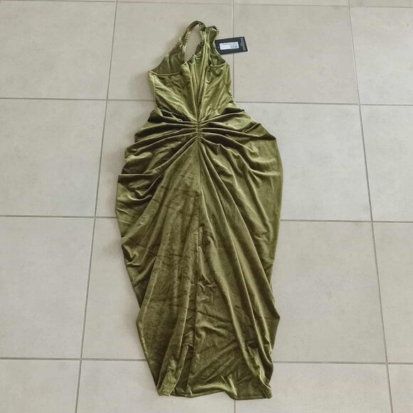 Pretty Little Thing Velvet One Shoulder Corset & Ruched Skirt Midi Dress - Picture 6 of 10